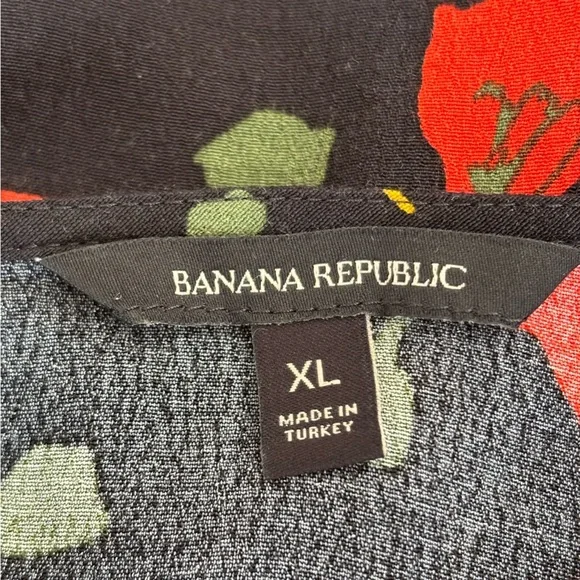 Banana Republic Dark Floral Keyhole Peplum Top Boho Rose Petal Black Red Size XL - Picture 8 of 9